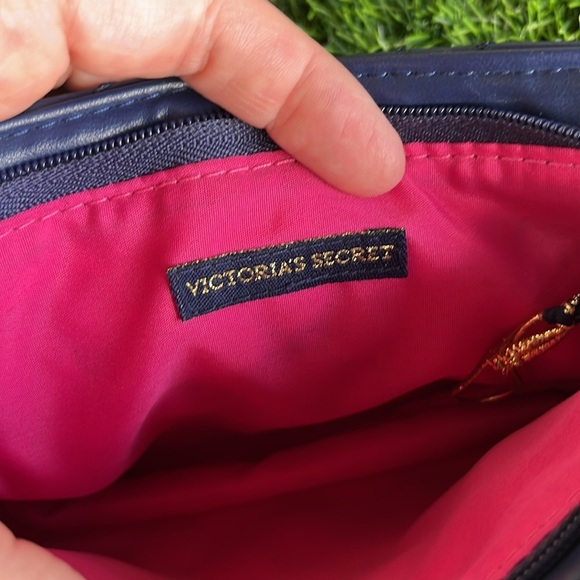 VICTORIAS SECRET Blue Cosmetic Makeup Pouch Toiletries Quilted Wristlet - Picture 8 of 10